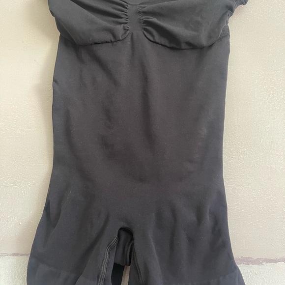 Skims Black shortie bodysuit Size M - Picture 3 of 5